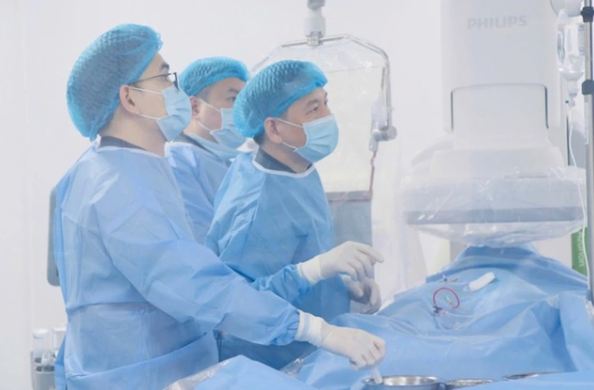 Nữ bệnh nhân Campuchia tìm đến Việt Nam điều trị can thiệp ít xâm lấn